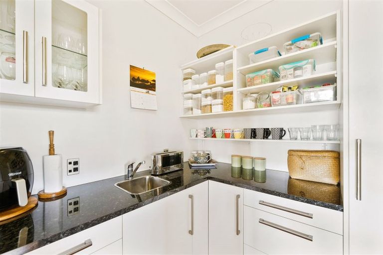 Photo of property in 1 Hollyford Place, Aotea, Porirua, 5024