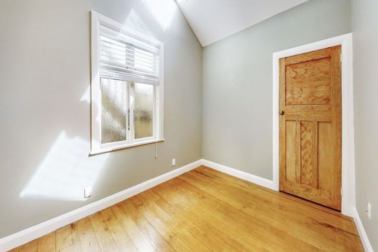 Photo of property in 19 Scarborough Terrace, Mount Victoria, Wellington, 6011