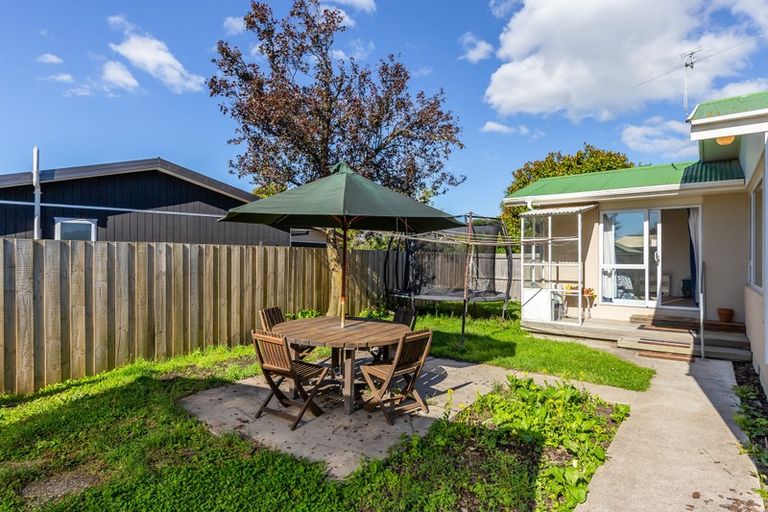 Photo of property in 28 Warren Crescent, Hillmorton, Christchurch, 8025