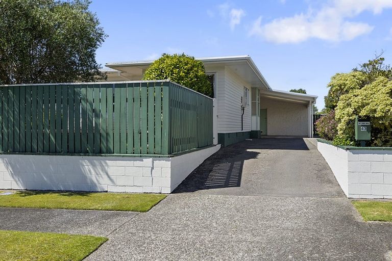Photo of property in 43 Nevada Drive, Merrilands, New Plymouth, 4312