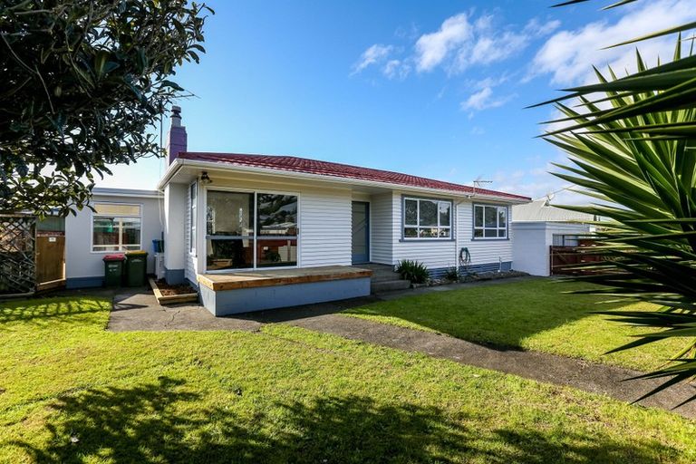 Photo of property in 136 Broadway, Waitara, 4320