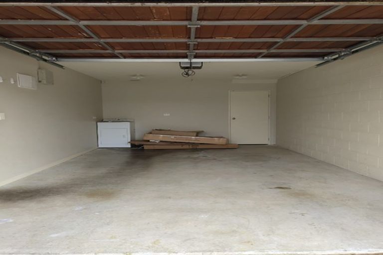 Photo of property in 25 Spalding Rise, Golflands, Auckland, 2013