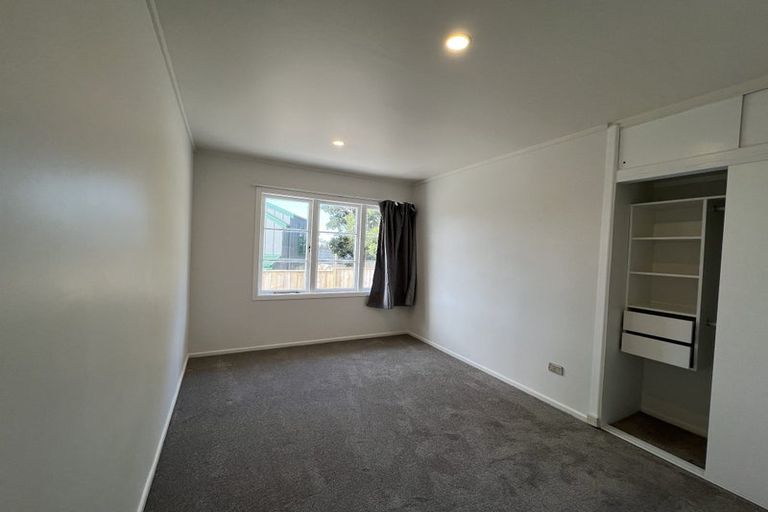 Photo of property in 31 Paton Avenue, Te Atatu South, Auckland, 0610