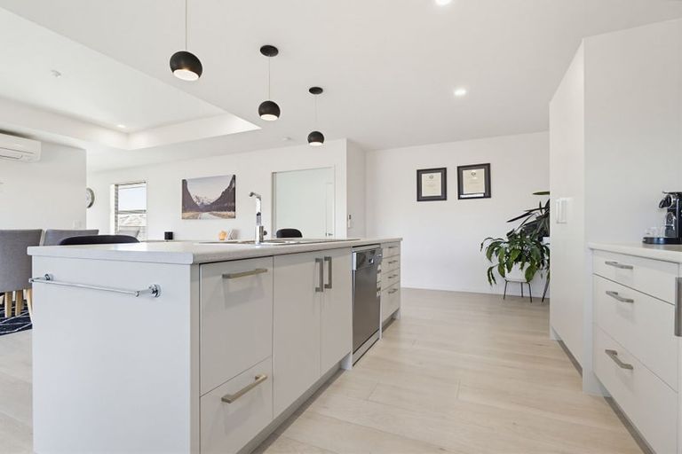 Photo of property in 10 Shillingford Boulevard, Rolleston, 7615