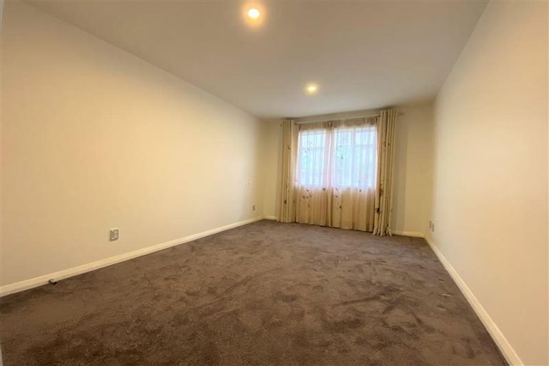 Photo of property in 11a Bank Street, Hillcrest, Auckland, 0627