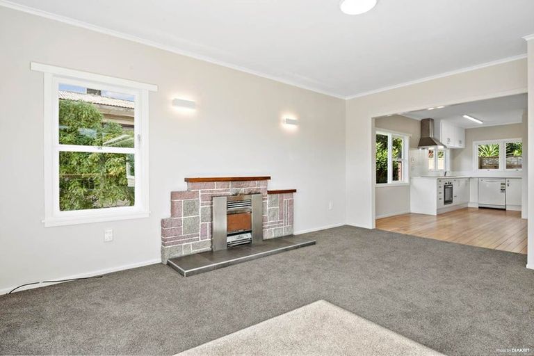 Photo of property in 26 Bond Crescent, Forrest Hill, Auckland, 0620