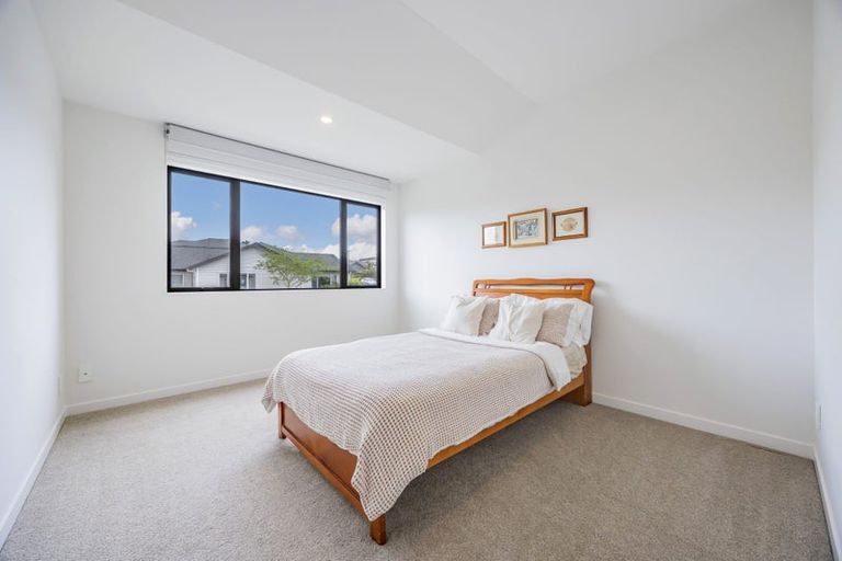 Photo of property in 1 Papa Orchard Drive, Kumeu, 0810