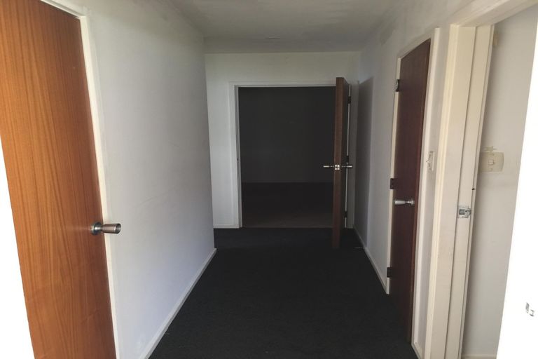 Photo of property in 1/4220 Great North Road, Glendene, Auckland, 0602