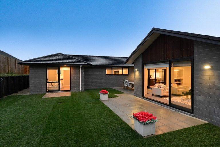 Photo of property in 19 Waireka Road, Rototuna North, Hamilton, 3210