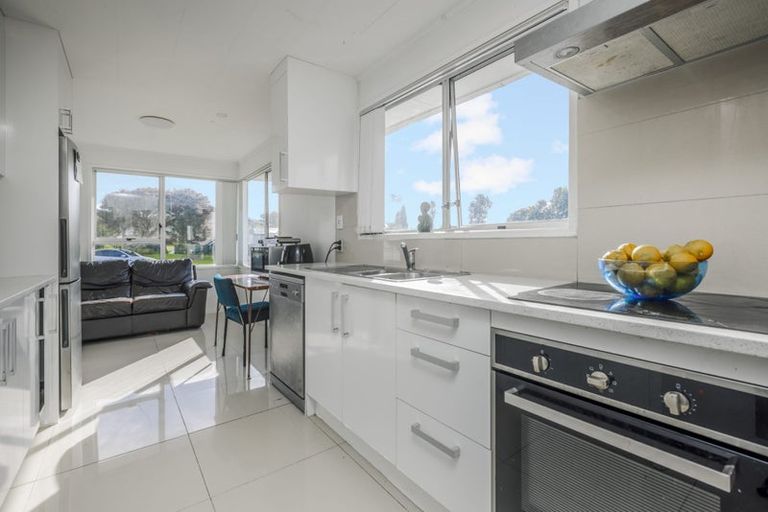 Photo of property in 30 Sharland Avenue, Manurewa, Auckland, 2102