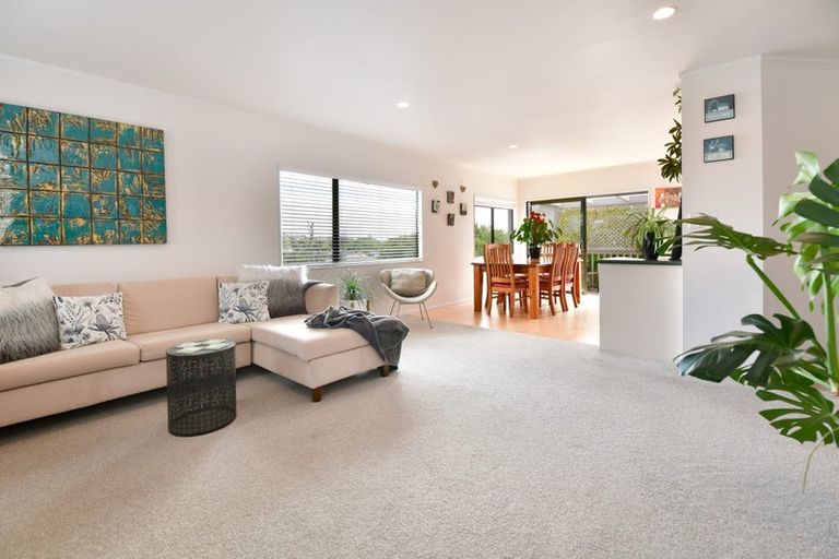 Photo of property in 1/12 Sundown Avenue, Manly, Whangaparaoa, 0930