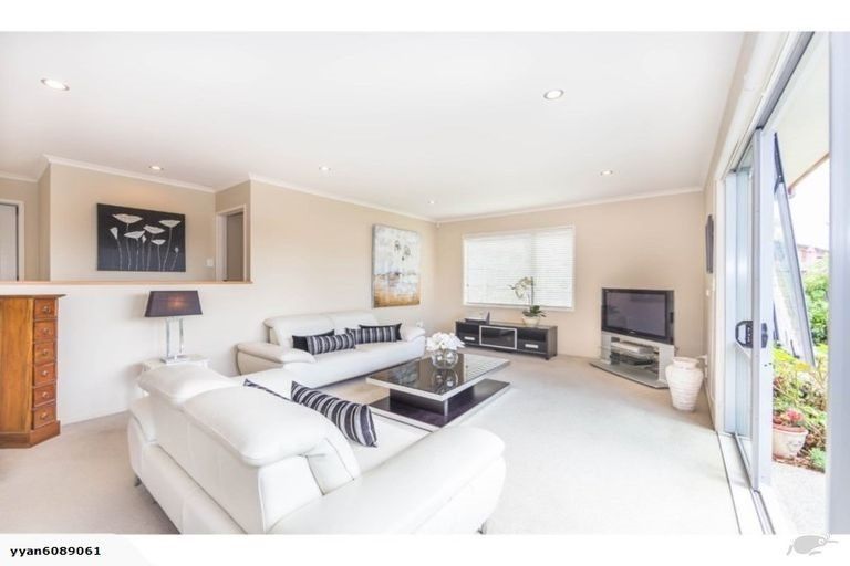 Photo of property in 15 Saltwood Street, Red Beach, 0932