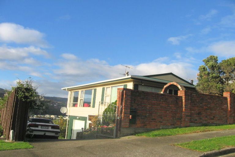Photo of property in 7 Katarina Grove, Tawa, Wellington, 5028