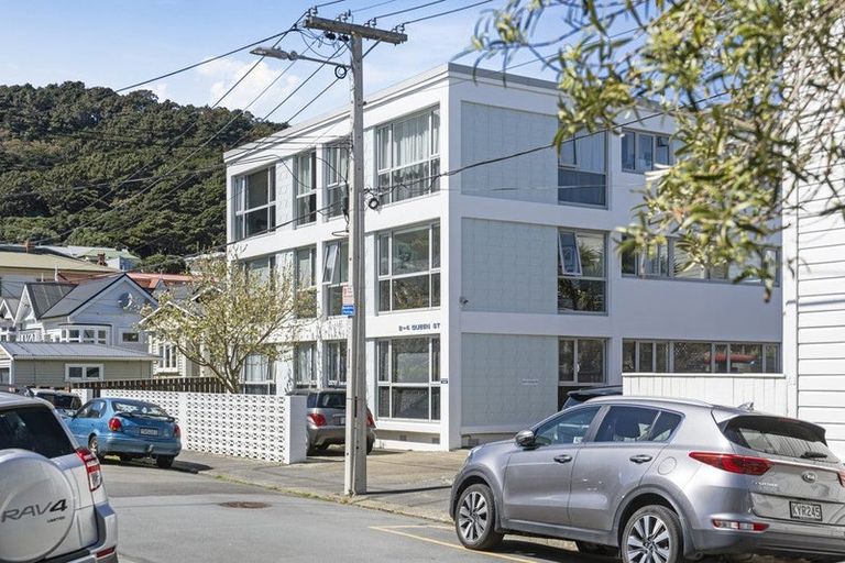 Photo of property in Victoria Court, 10/4 Queen Street, Mount Victoria, Wellington, 6011