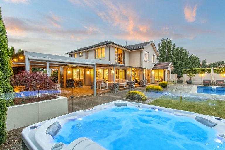 Photo of property in 16 Queenswood Gardens, Mairehau, Christchurch, 8052