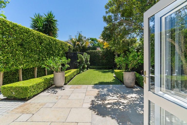 Photo of property in 11 King Edward Parade, Devonport, Auckland, 0624