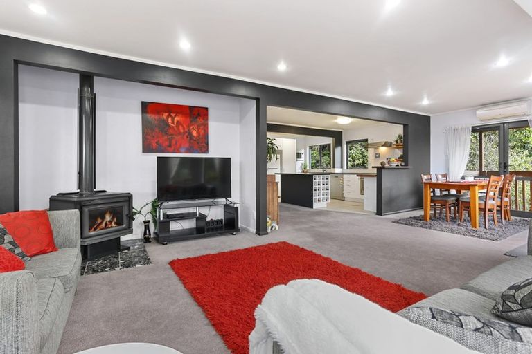 Photo of property in 30 Wood Bay Road, Titirangi, Auckland, 0604