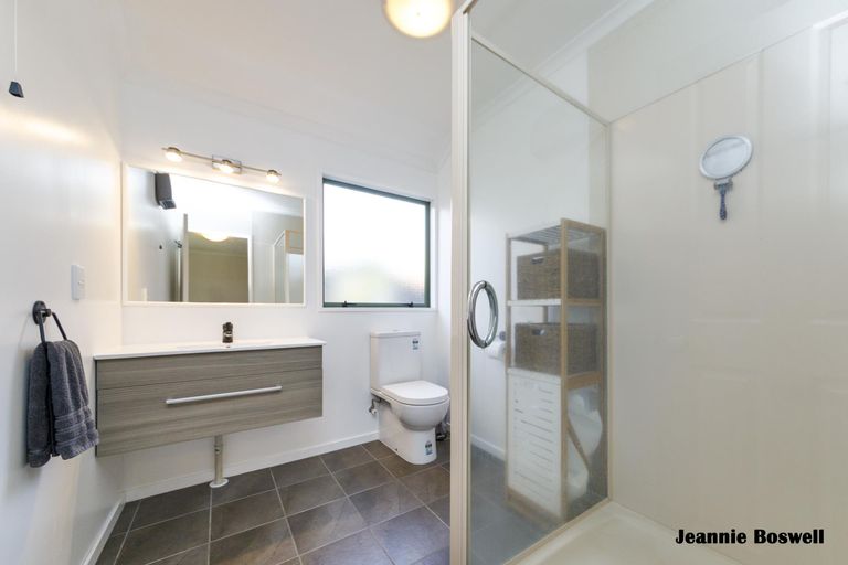 Photo of property in 30 Caroline Crescent, Highbury, Palmerston North, 4412