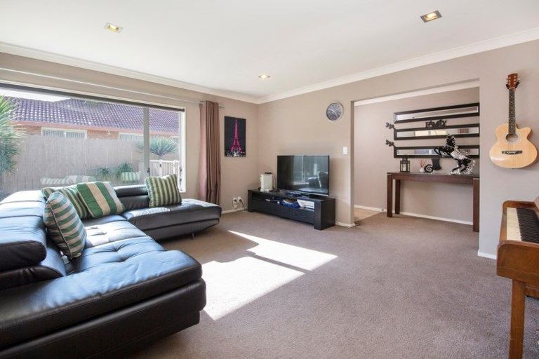 Photo of property in 58 Frank Nobilo Drive, Golflands, Auckland, 2013