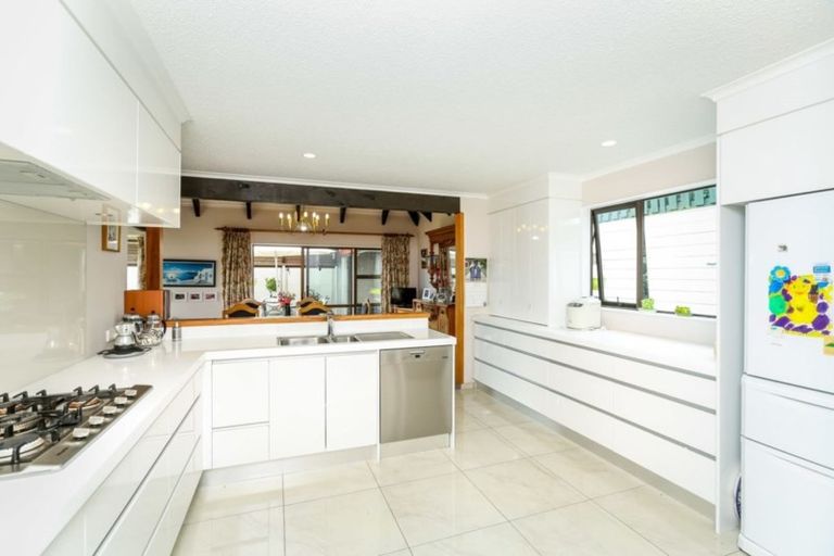 Photo of property in 27 Fairfax Terrace, Frankleigh Park, New Plymouth, 4310