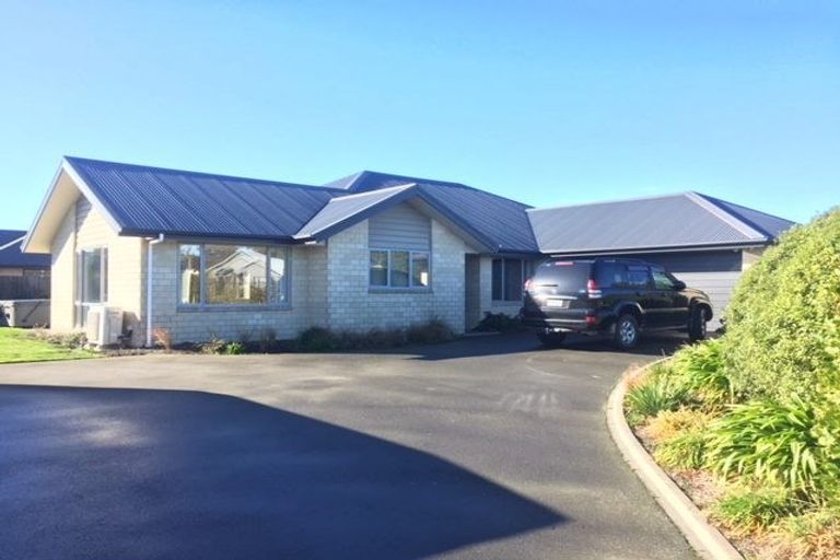 Photo of property in 19 Papaumu Green, Parklands, Christchurch, 8083