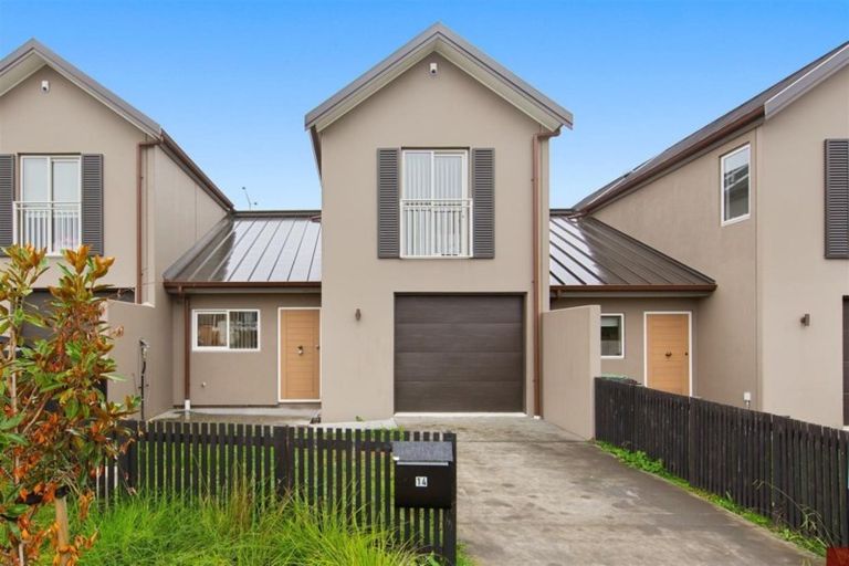 Photo of property in 10 Patiti Parade, Mangere Bridge, Auckland, 2022