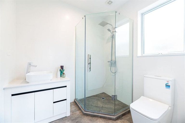 Photo of property in 14b Coniston Avenue, Te Atatu South, Auckland, 0610