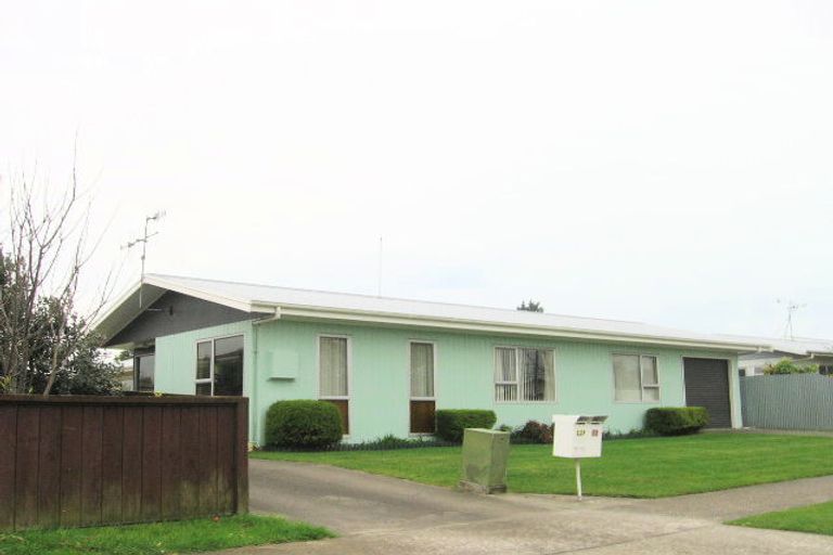 Photo of property in 12 Jeffares Place, Taradale, Napier, 4112