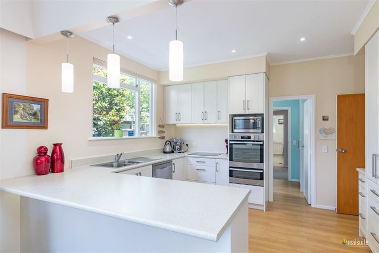 Photo of property in 43 Wai-iti Crescent, Woburn, Lower Hutt, 5010