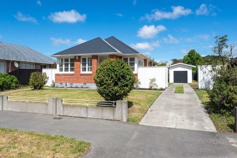 Photo of property in 17 Ballantyne Avenue, Upper Riccarton, Christchurch, 8041