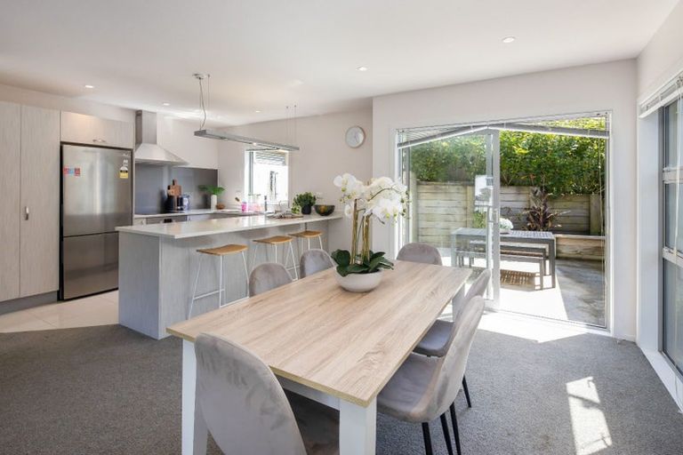 Photo of property in 8/61 Black Rock Road, Newlands, Wellington, 6037