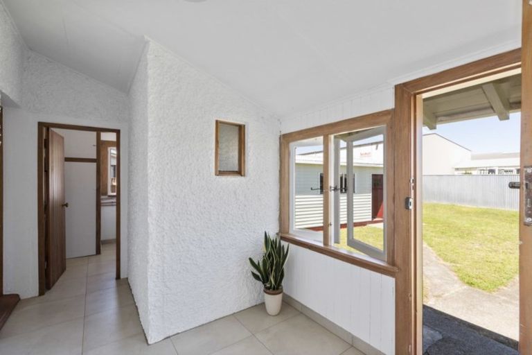 Photo of property in 10 Liverpool Street, Levin, 5510