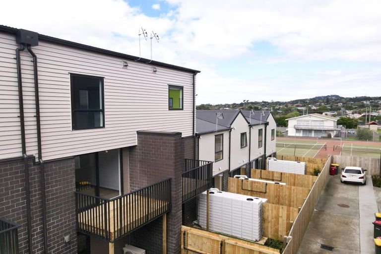 Photo of property in 7/3234 Great North Road, New Lynn, Auckland, 0600