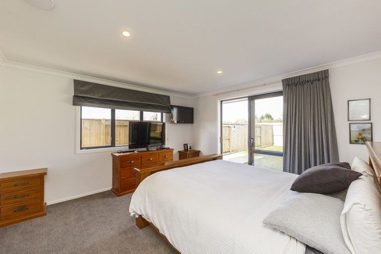 Photo of property in 22 Freedom Drive, Kelvin Grove, Palmerston North, 4414