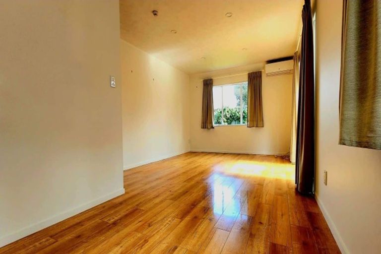 Photo of property in 2/11 Gloria Avenue, Te Atatu Peninsula, Auckland, 0610