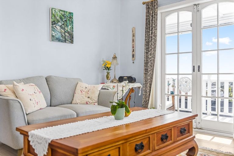 Photo of property in 4233 Great North Road, Glendene, Auckland, 0602