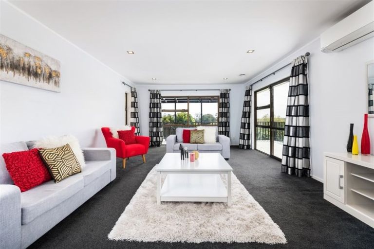 Photo of property in 13 Chrome Place, Henderson, Auckland, 0612