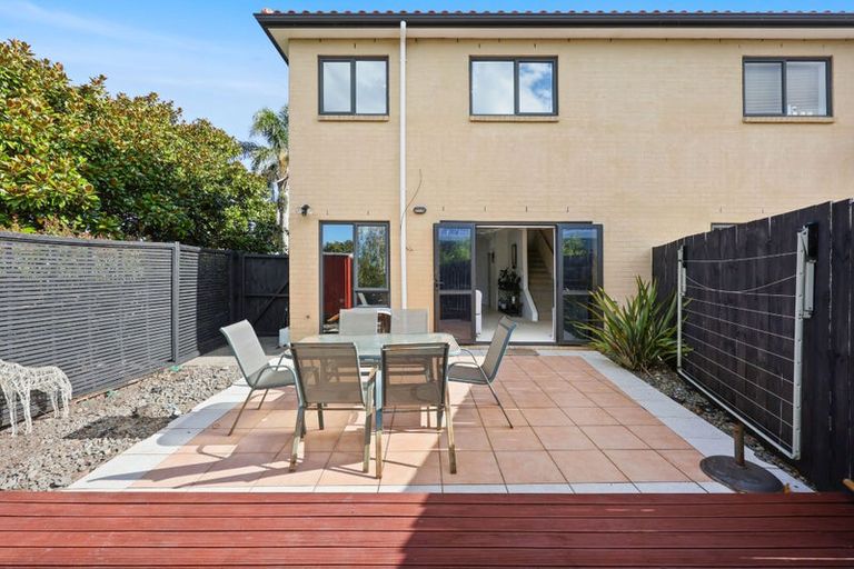 Photo of property in 118 Huntington Drive, Huntington Park, Auckland, 2013