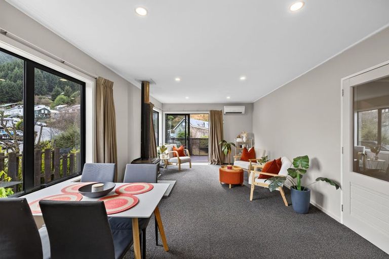 Photo of property in 6a Watts Road, Fernhill, Queenstown, 9300