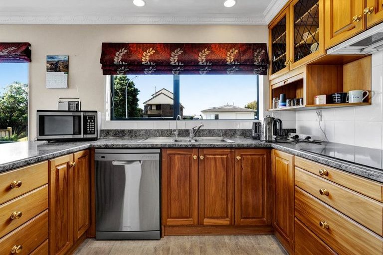 Photo of property in 20 Kellyville Heights, Merrilands, New Plymouth, 4312