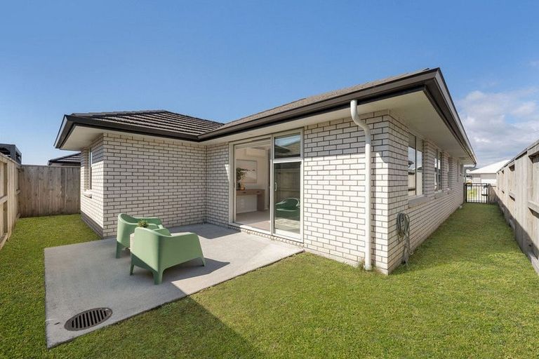Photo of property in 30 Hills View Drive, Papamoa, 3118