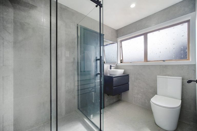 Photo of property in 12 Glenbush Place, Birkenhead, Auckland, 0626