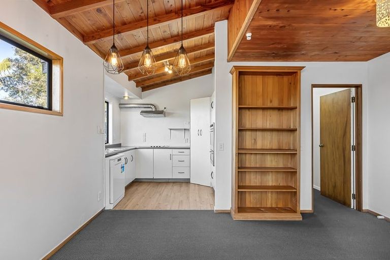 Photo of property in 1/86 Waimumu Road, Massey, Auckland, 0614