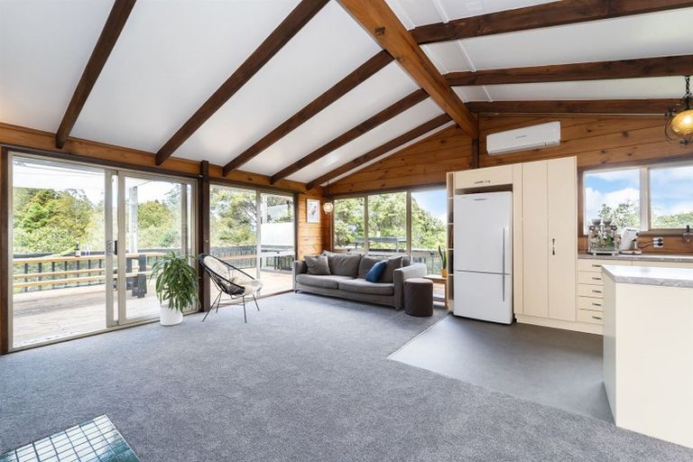 Photo of property in 27 Reynolds Place, Torbay, Auckland, 0630