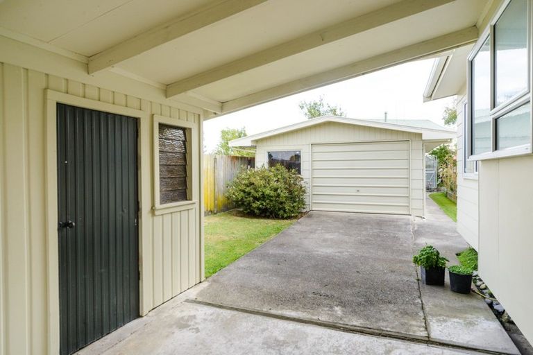 Photo of property in 6 Dunk Place, Milson, Palmerston North, 4414