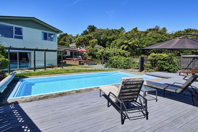 Photo of property in 7 Tui Terrace, Tawa, Wellington, 5028