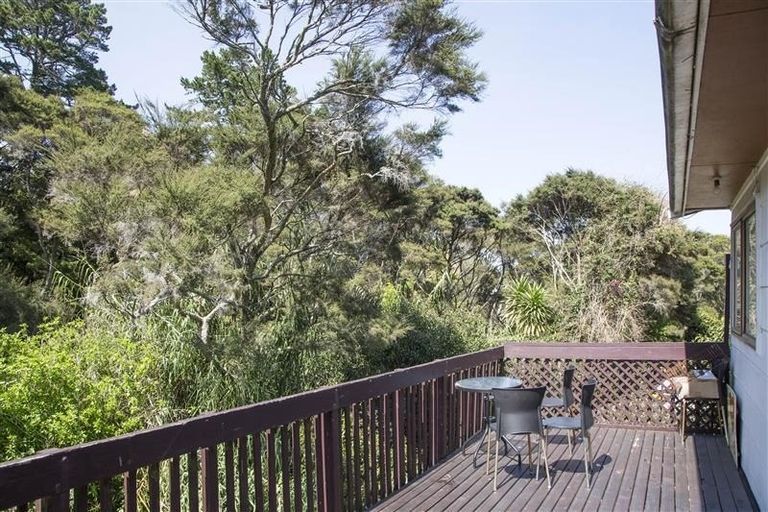 Photo of property in 58 Easton Park Parade, Glenfield, Auckland, 0629