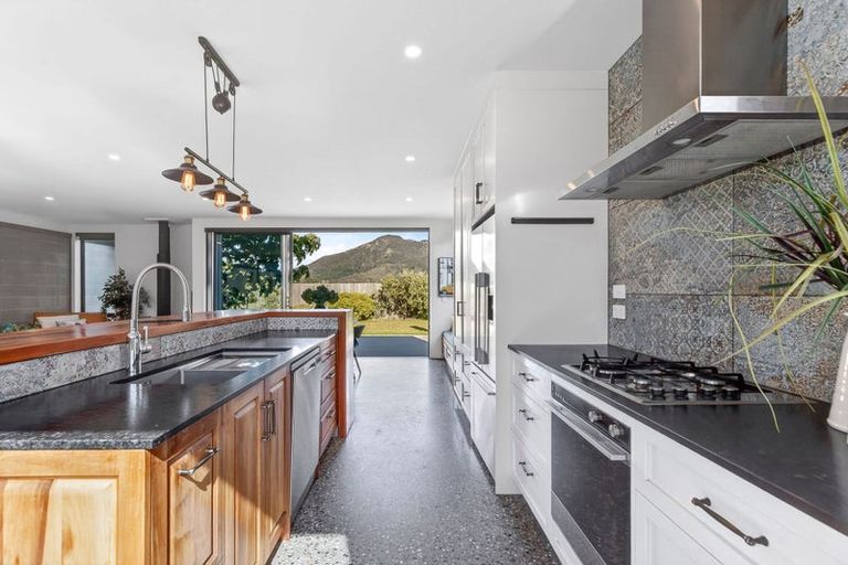 Photo of property in 13 Isthmus Place, Lake Hawea, Wanaka, 9382