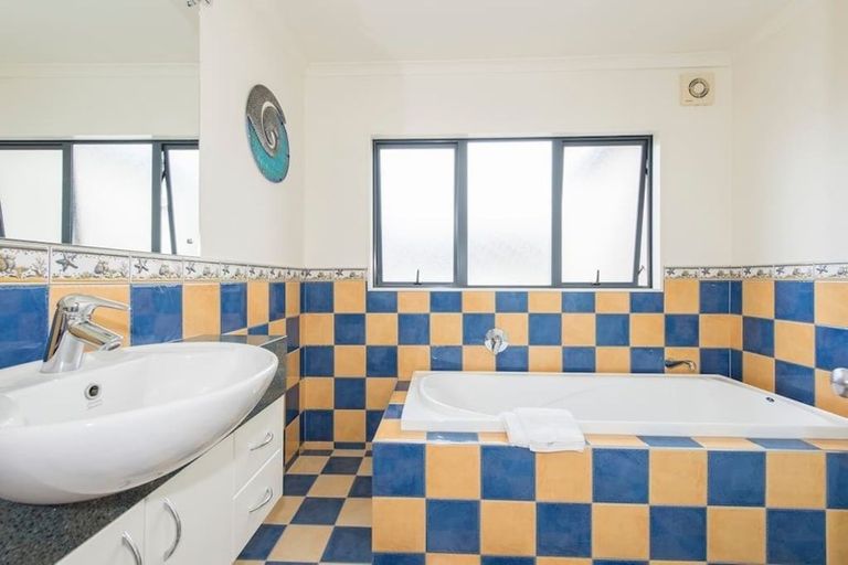 Photo of property in 114 Astley Avenue, New Lynn, Auckland, 0600