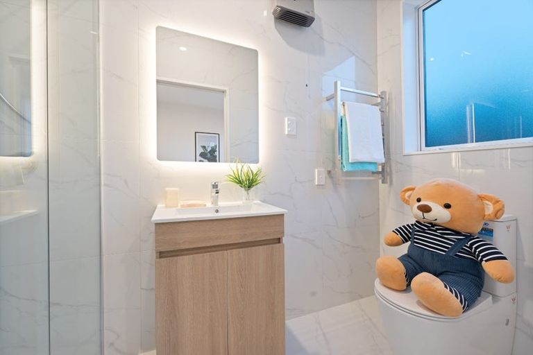 Photo of property in 80b Matipo Road, Te Atatu Peninsula, Auckland, 0610